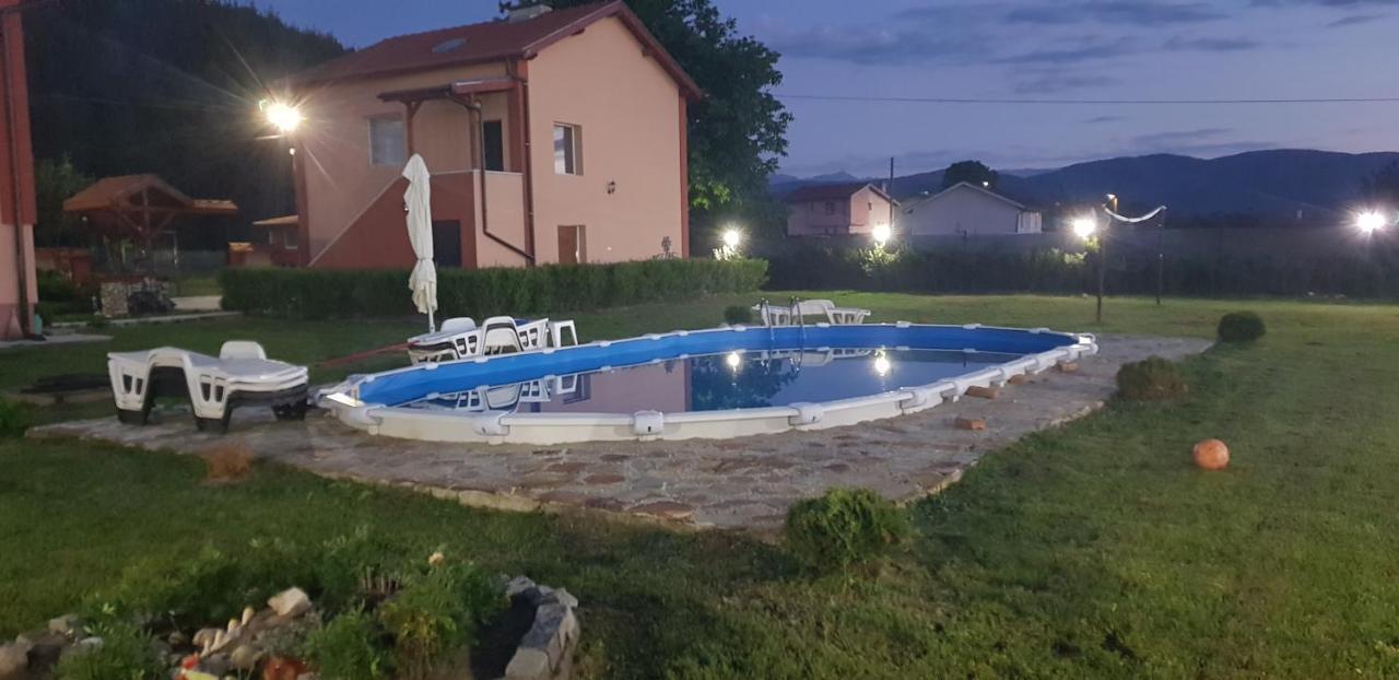 Къщи За Гости Ореха Samokov Exterior foto