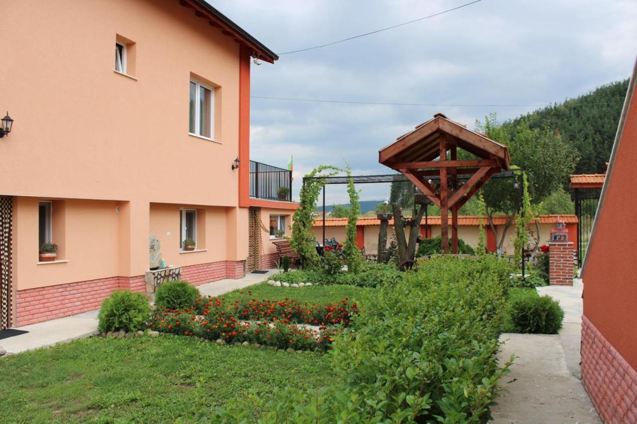 Къщи За Гости Ореха Samokov Exterior foto