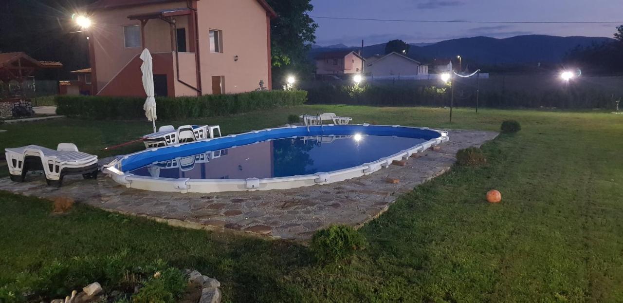 Къщи За Гости Ореха Samokov Exterior foto